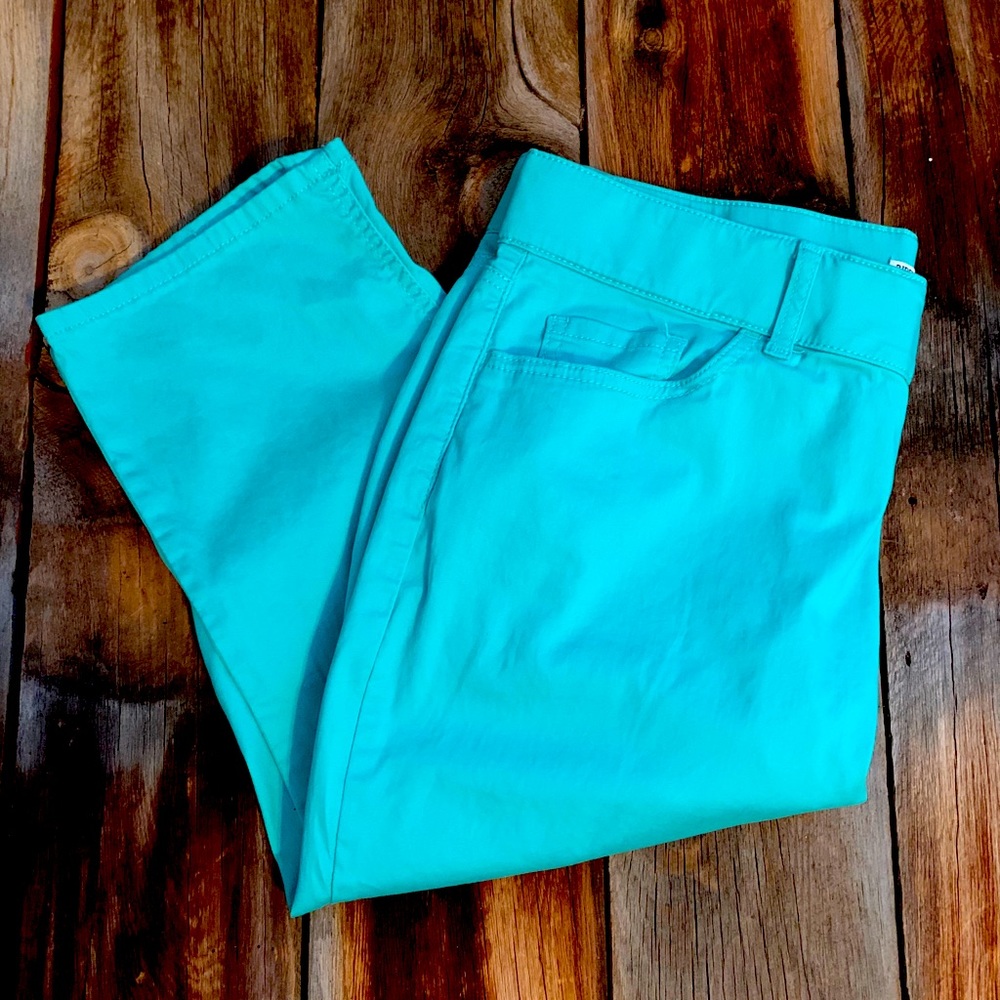 Riders by Lee Mid-Rise Capris